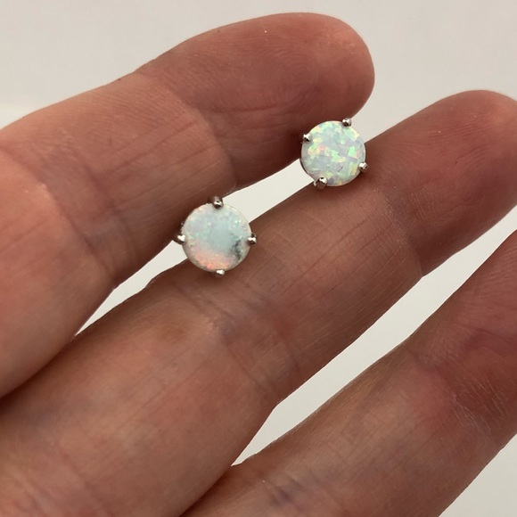 Sterling Silver Opal earrings. New - Picture 5 of 8